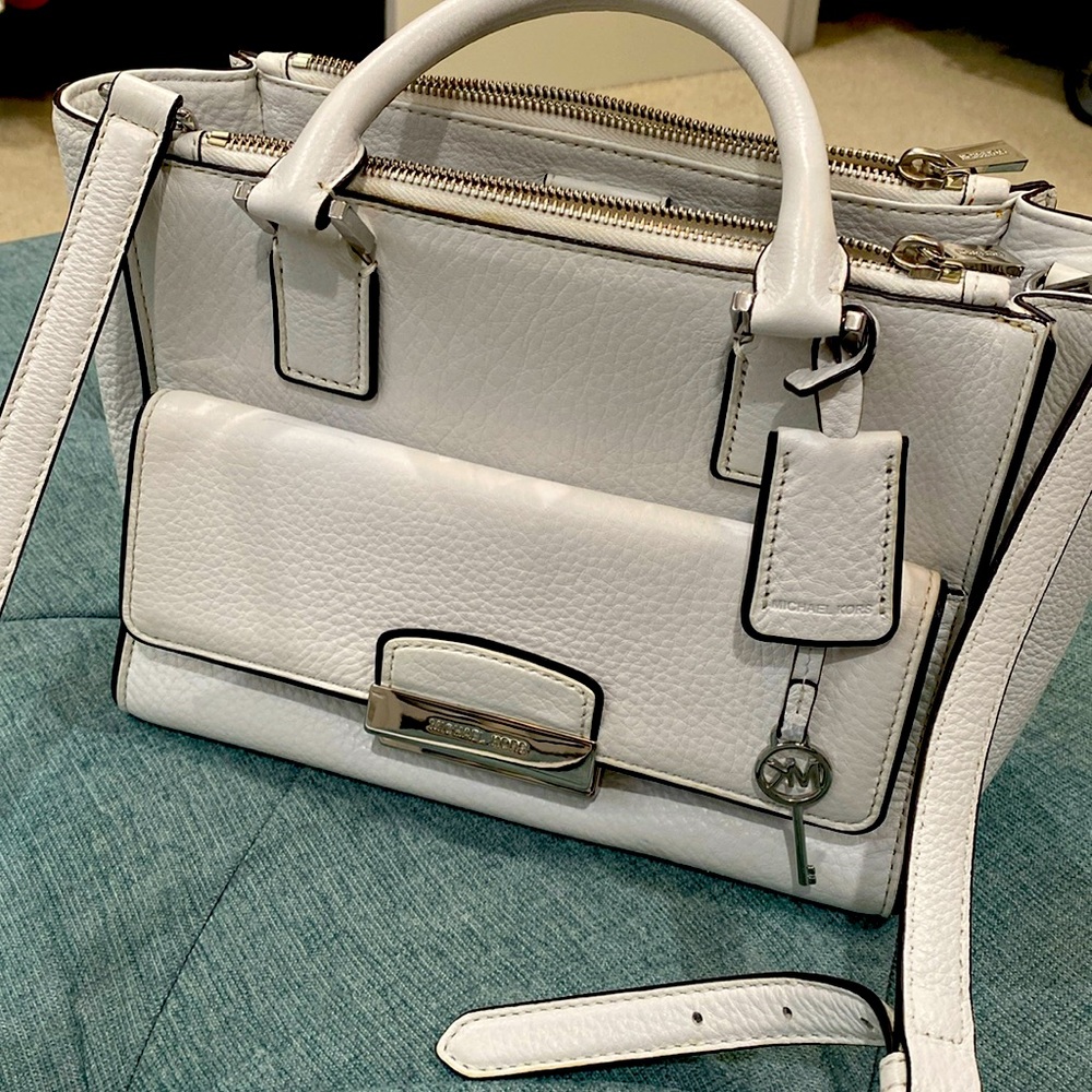 Michael Kors hand bag. White leather 14W x8 inch H New with lock and key